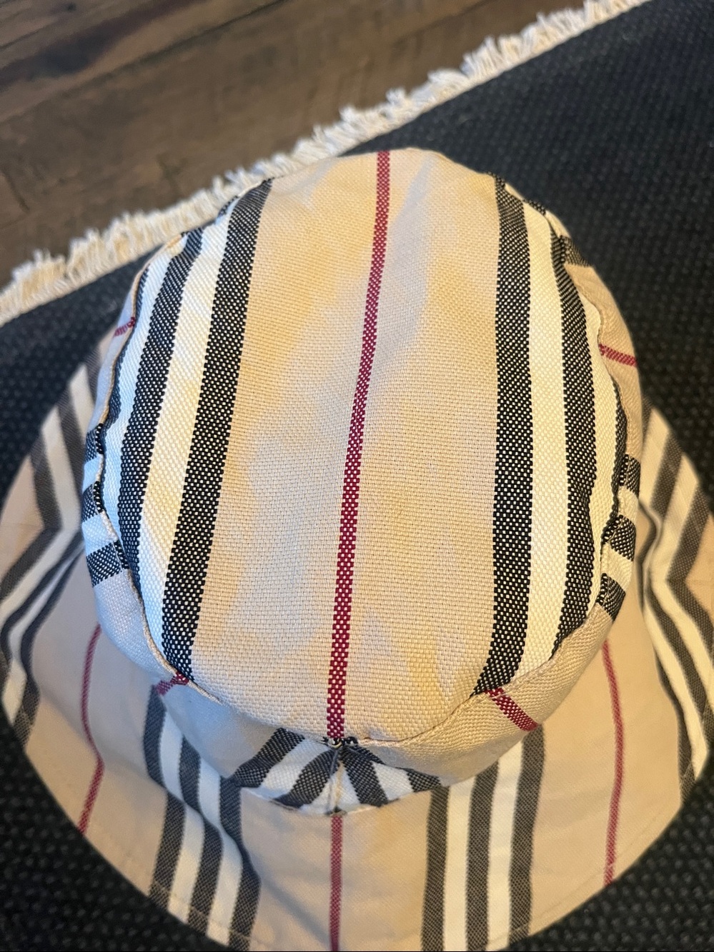Burberry London Bucket Nova Check Hat - Picture 4 of 16